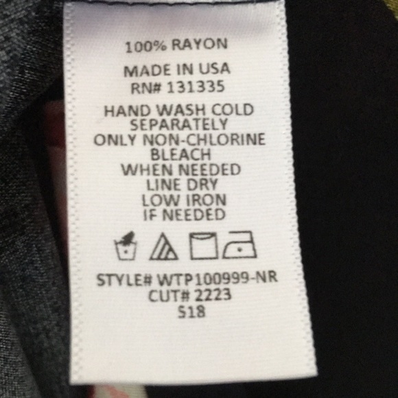 Socialite Floral Top Size Large - Picture 4 of 4